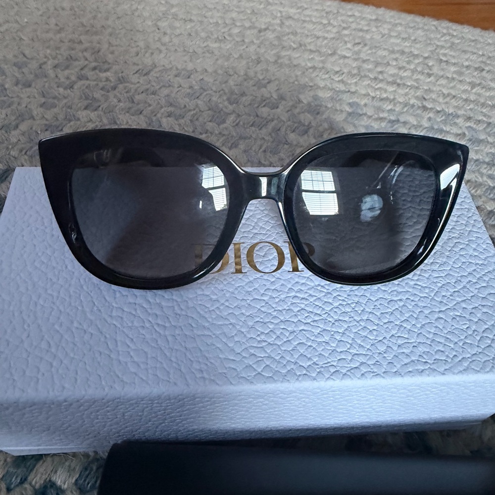 Dior DiorMidnight R1 Butterfly Women's Black Sunglasses 54MM - Picture 2 of 6